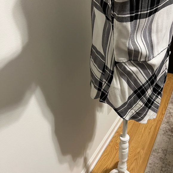 BeachLunchLounge Long Sleeve Button Back Detail Plaid Shirt Size Small - Picture 10 of 14